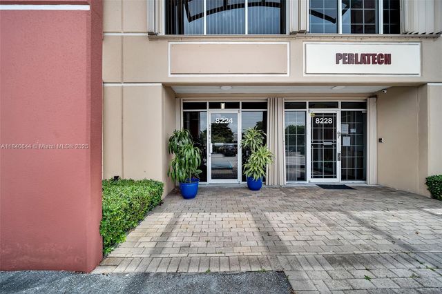 8224 NW 30th Ter 24, Doral, FL 33122