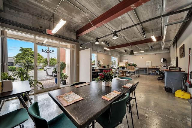 8224 NW 30th Ter 24, Doral, FL 33122