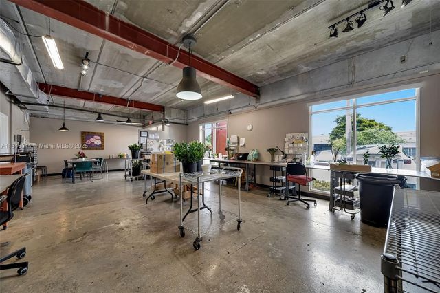 8224 NW 30th Ter 24, Doral, FL 33122