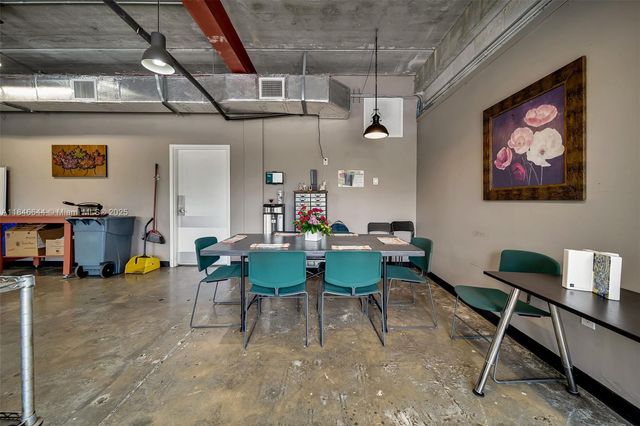 8224 NW 30th Ter 24, Doral, FL 33122