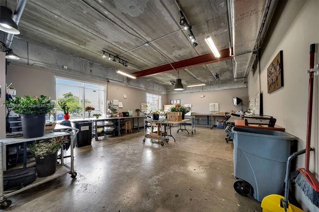 8224 NW 30th Ter 24, Doral, FL 33122