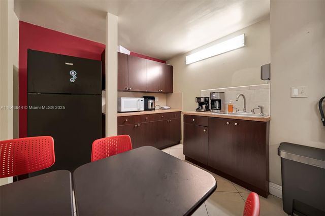 8224 NW 30th Ter 24, Doral, FL 33122