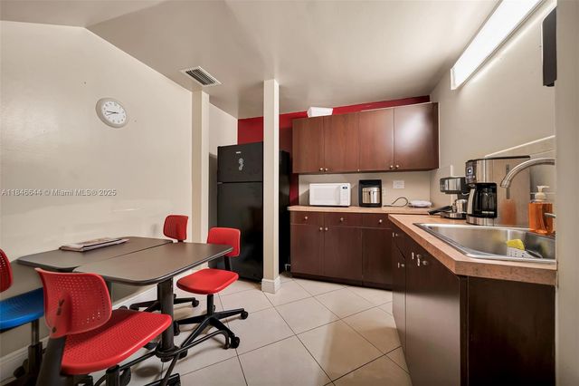 8224 NW 30th Ter 24, Doral, FL 33122