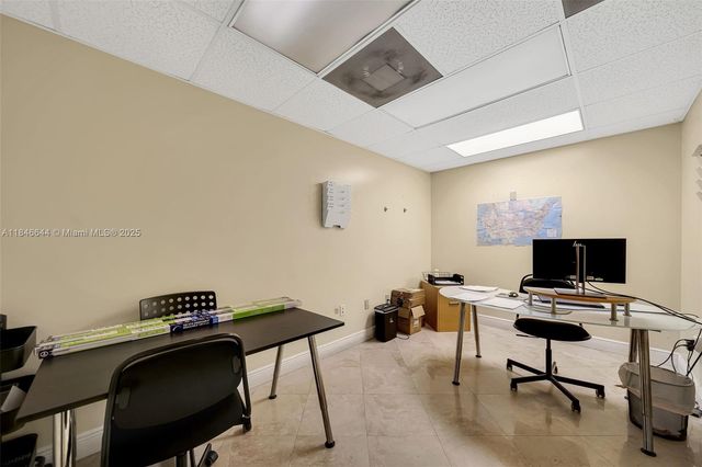 8224 NW 30th Ter 24, Doral, FL 33122