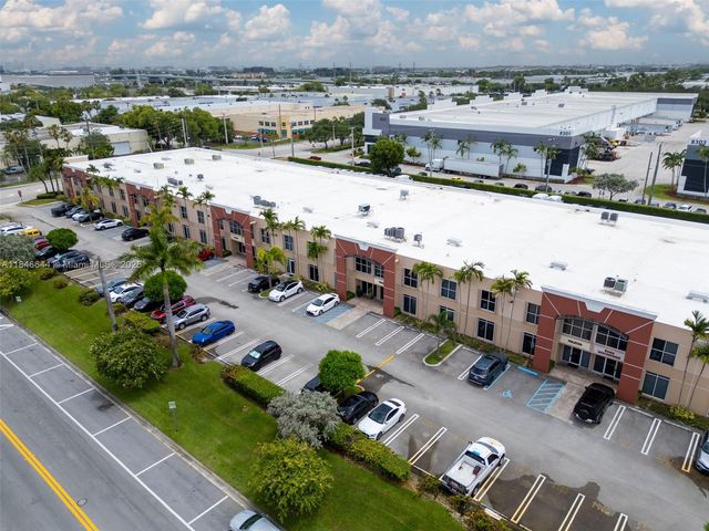 8224 NW 30th Ter 24, Doral, FL 33122