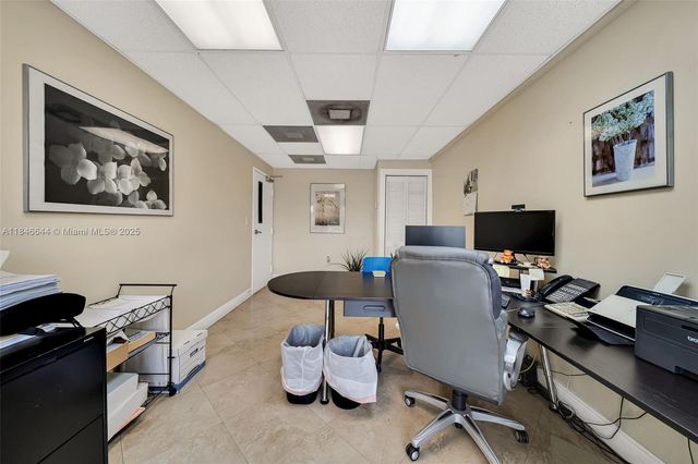 8224 NW 30th Ter 24, Doral, FL 33122