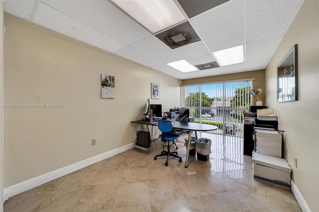 8224 NW 30th Ter 24, Doral, FL 33122