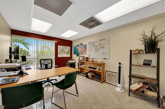 8224 NW 30th Ter 24, Doral, FL 33122