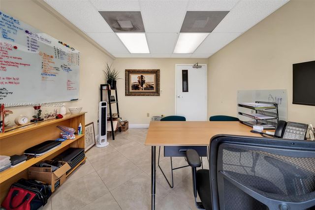 8224 NW 30th Ter 24, Doral, FL 33122