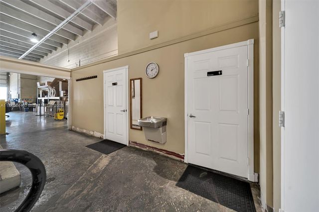 8224 NW 30th Ter 24, Doral, FL 33122