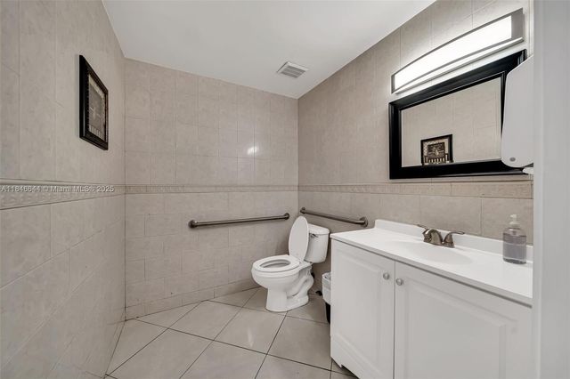 8224 NW 30th Ter 24, Doral, FL 33122