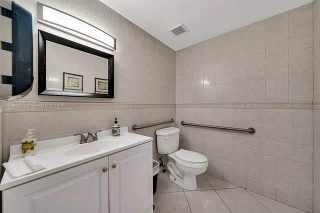 8224 NW 30th Ter 24, Doral, FL 33122