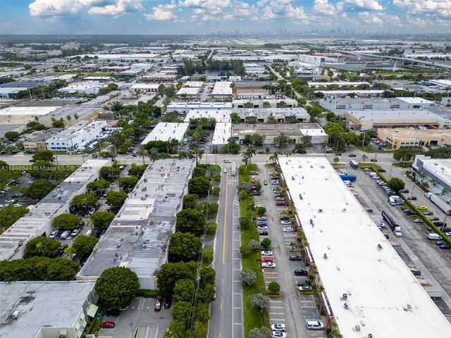 8224 NW 30th Ter 24, Doral, FL 33122