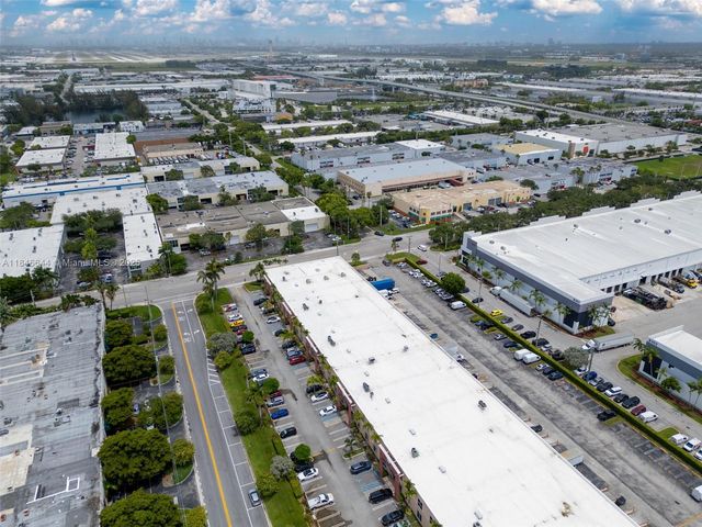 8224 NW 30th Ter 24, Doral, FL 33122