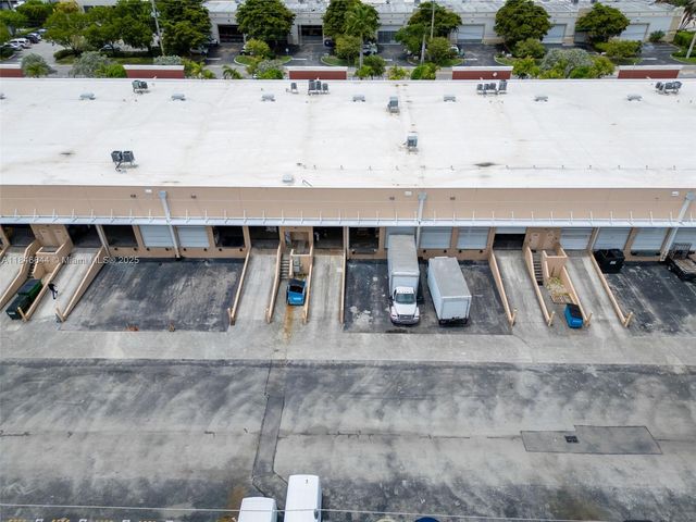 8224 NW 30th Ter 24, Doral, FL 33122