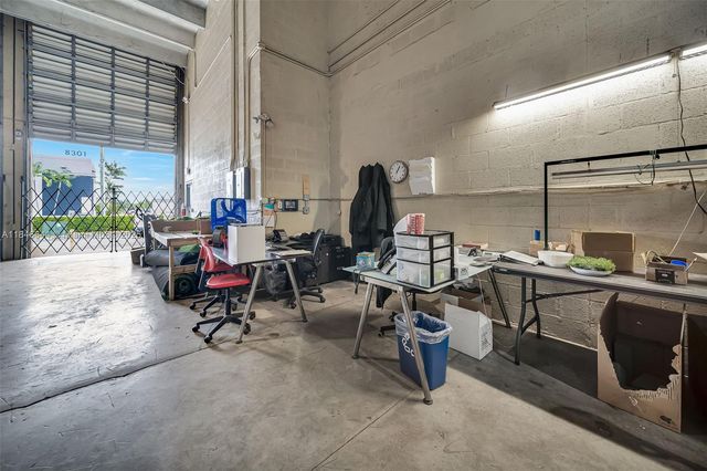 8224 NW 30th Ter 24, Doral, FL 33122