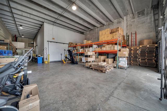 8224 NW 30th Ter 24, Doral, FL 33122