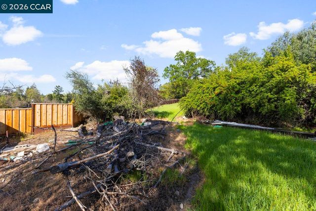 1081 Scots Ln, Walnut Creek, CA 94596