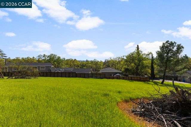 1081 Scots Ln, Walnut Creek, CA 94596