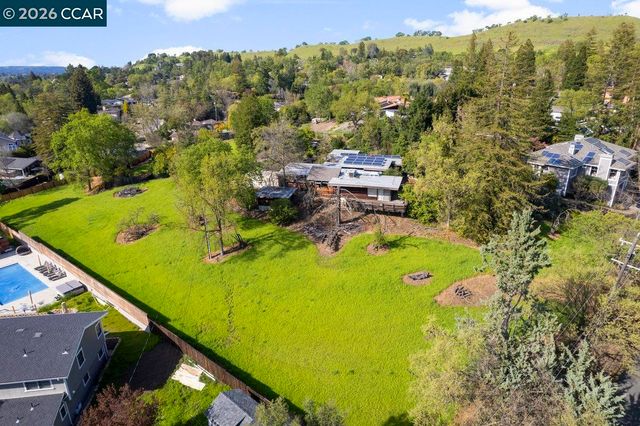 1081 Scots Ln, Walnut Creek, CA 94596