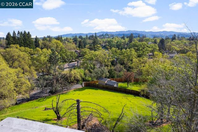 1081 Scots Ln, Walnut Creek, CA 94596