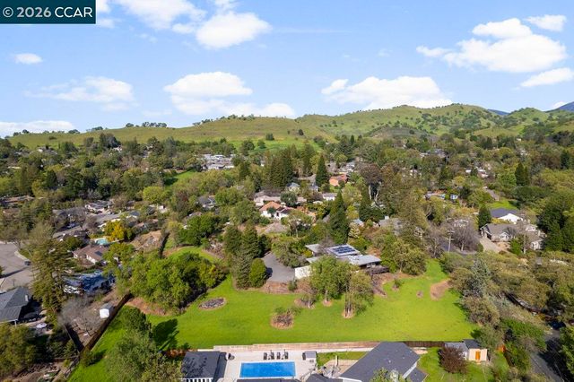 1081 Scots Ln, Walnut Creek, CA 94596