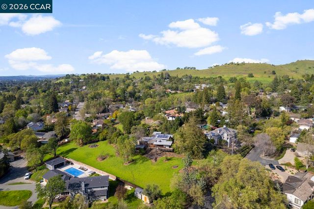 1081 Scots Ln, Walnut Creek, CA 94596