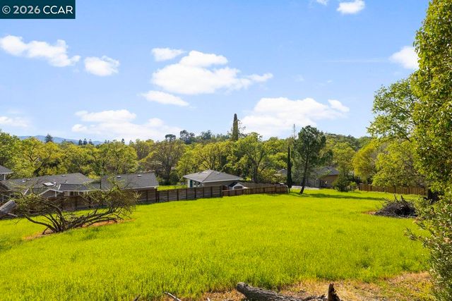 1081 Scots Ln, Walnut Creek, CA 94596