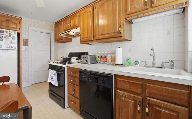 2720 SAINT MARYS RD, Ardmore, PA 19003