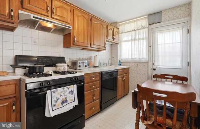 2720 SAINT MARYS RD, Ardmore, PA 19003