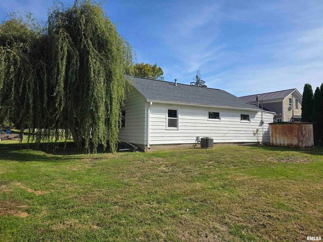 306 S 8TH Avenue, Albany, IL 61230