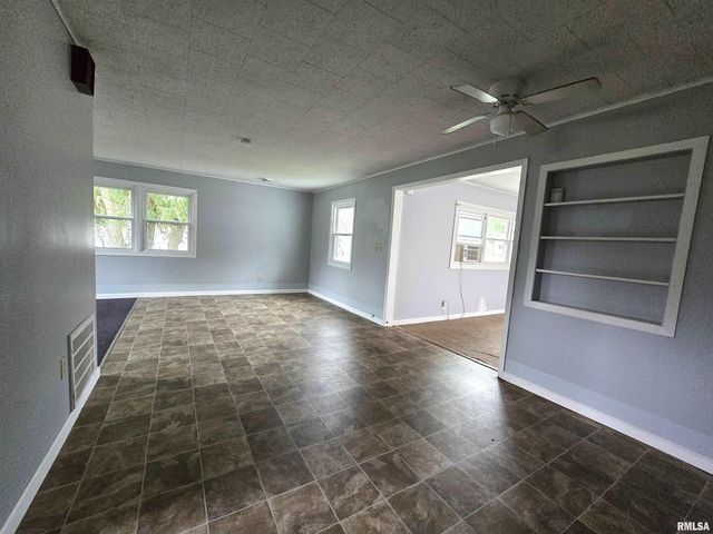 306 S 8TH Avenue, Albany, IL 61230