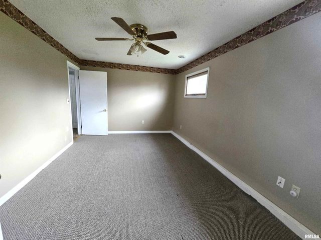 306 S 8TH Avenue, Albany, IL 61230