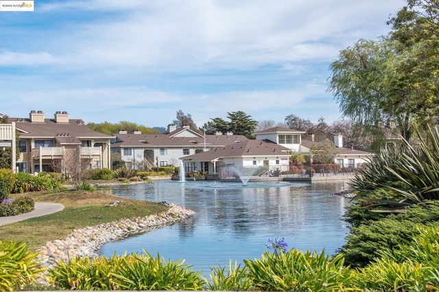63 Lakeshore Ct, Richmond, CA 94804