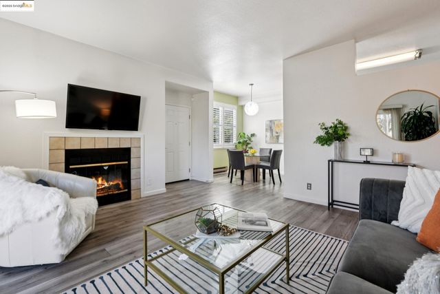 63 Lakeshore Ct, Richmond, CA 94804