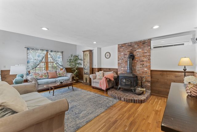 8 Liberty Tree Lane, Shrewsbury, MA 01545