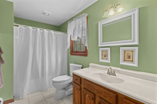 8 Liberty Tree Lane, Shrewsbury, MA 01545