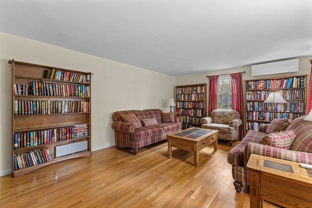 8 Liberty Tree Lane, Shrewsbury, MA 01545