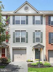 306 HARVEST FIELD LN, York, PA 17403