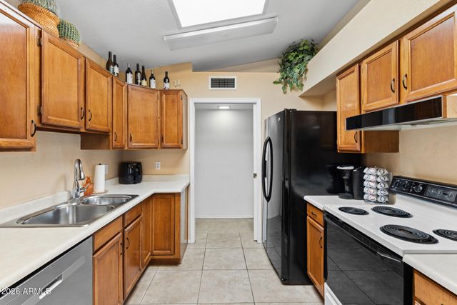 3709 W WAGONER Road, Glendale, AZ 85308