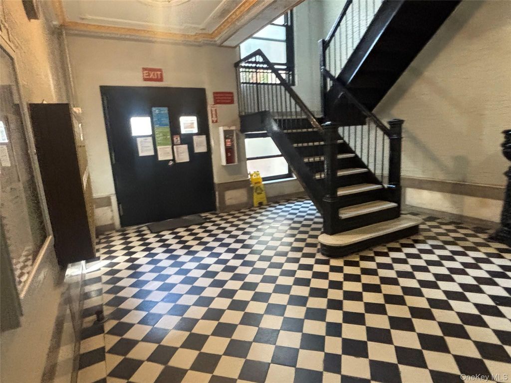 109-18 Lefferts Boulevard C6, South Ozone Park, NY 11420 — photo 3