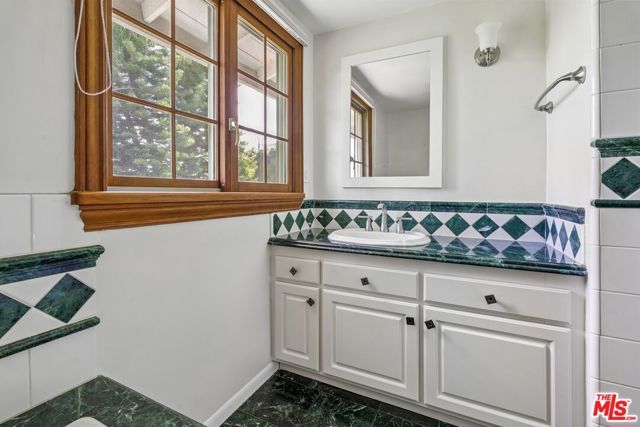 700 W Highland Avenue, Sierra Madre, CA 91024