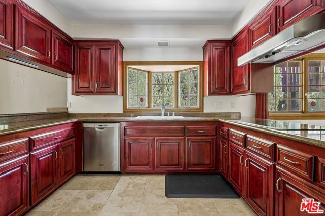 700 W Highland Avenue, Sierra Madre, CA 91024