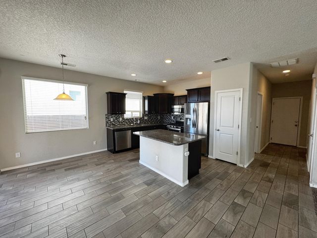 6732 Oro Valley Road NW, Albuquerque, NM 87114
