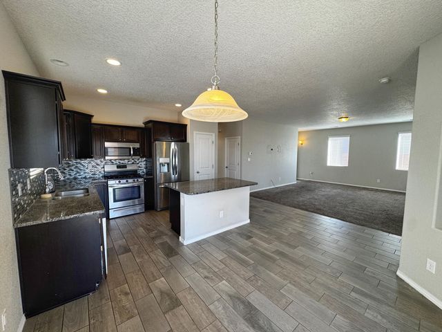 6732 Oro Valley Road NW, Albuquerque, NM 87114