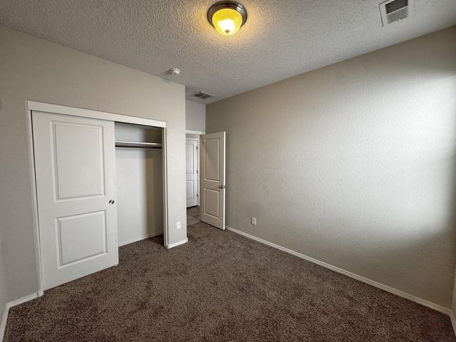 6732 Oro Valley Road NW, Albuquerque, NM 87114