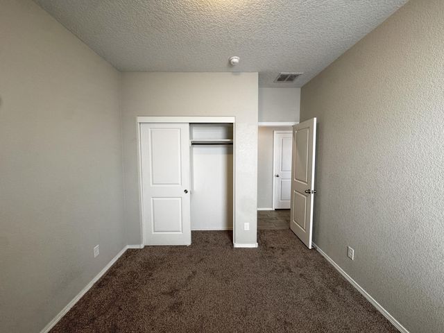 6732 Oro Valley Road NW, Albuquerque, NM 87114