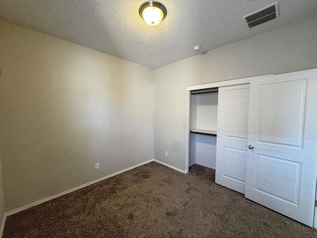 6732 Oro Valley Road NW, Albuquerque, NM 87114