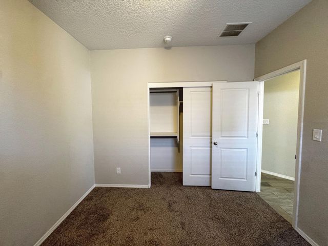 6732 Oro Valley Road NW, Albuquerque, NM 87114