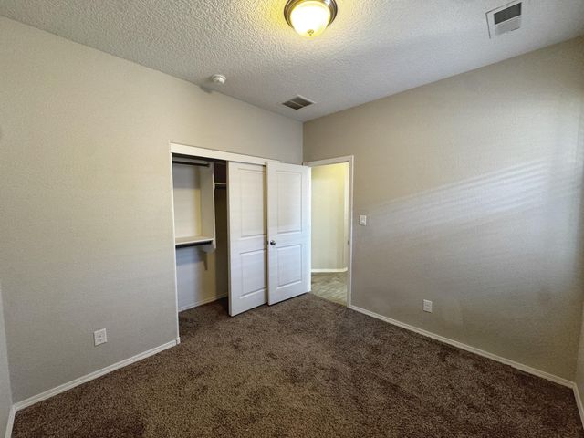 6732 Oro Valley Road NW, Albuquerque, NM 87114